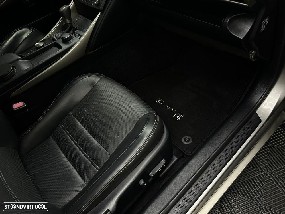 Lexus IS 300H Sport Edition - 26