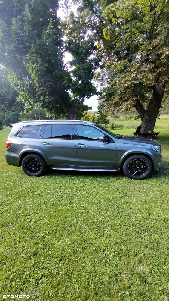 Mercedes-Benz GLS - 12
