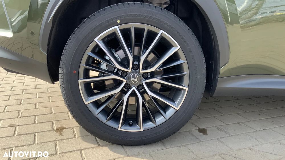 Lexus Seria NX 450h+ AWD CVT PHEV Luxury - 37