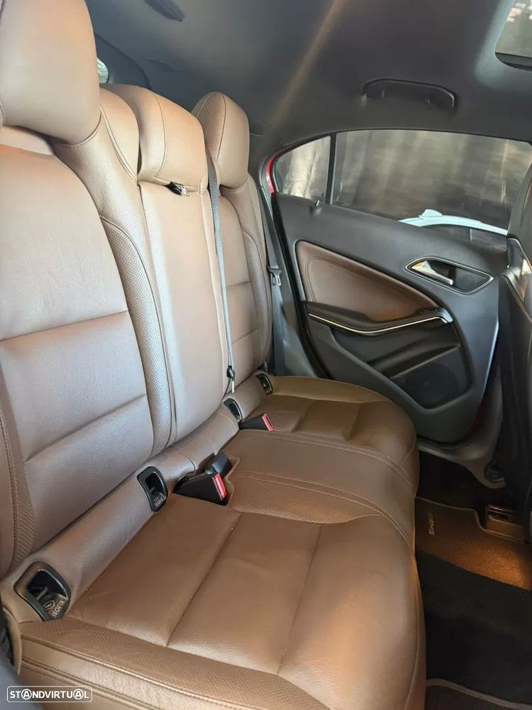 Mercedes-Benz A 45 AMG 4Matic Speedshift 7G-DCT - 9