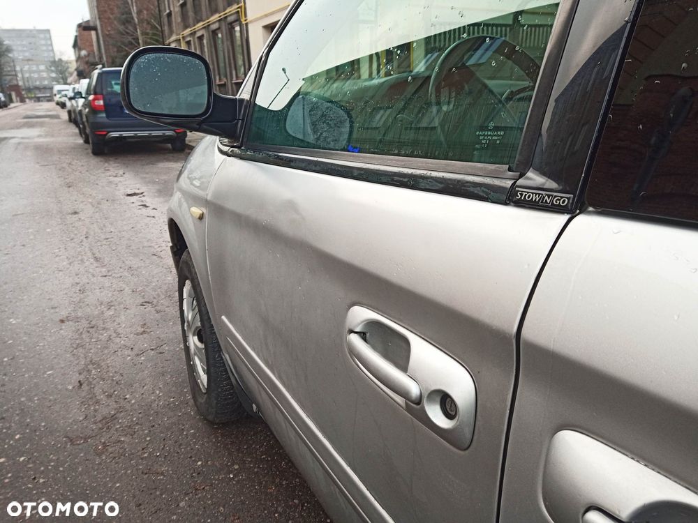 Chrysler Town & Country 2005 photo 4