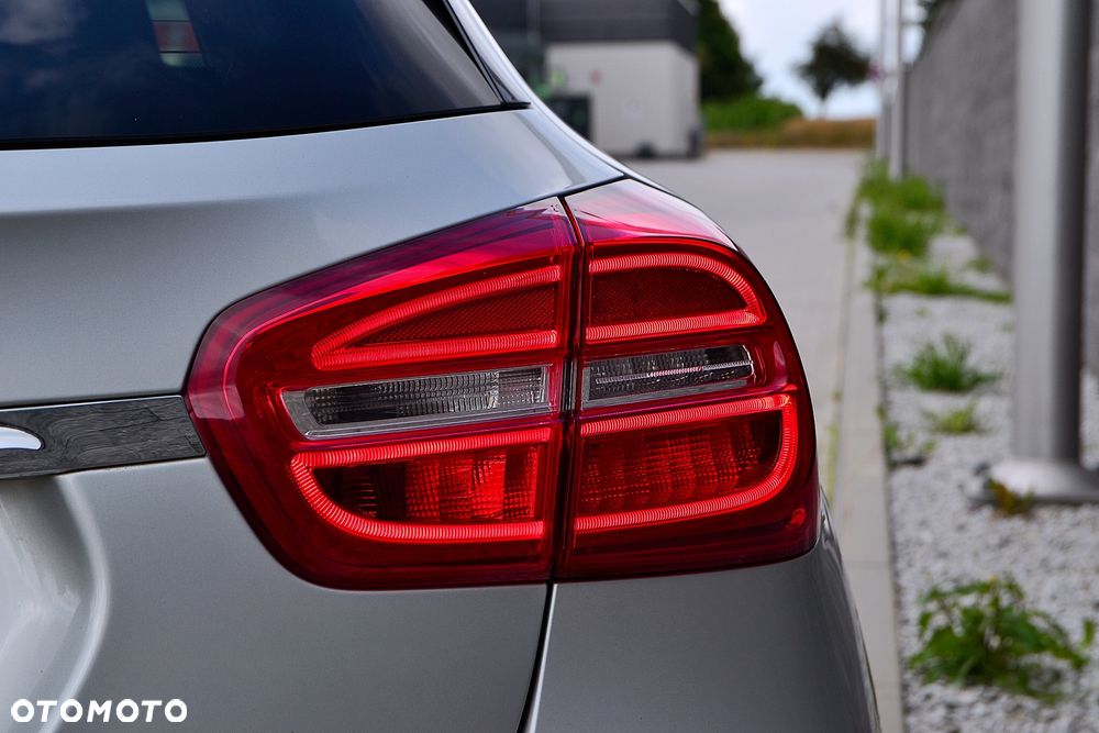 Mercedes-Benz GLA 200 UrbanStyle Edition - 13