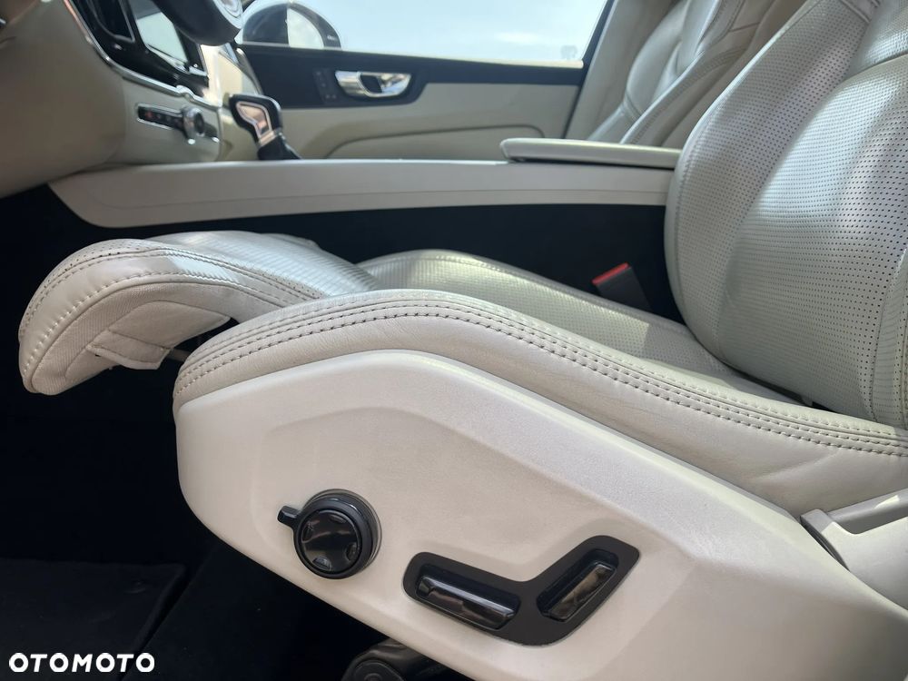 Volvo XC 60 D5 SCR AWD Inscription - 15