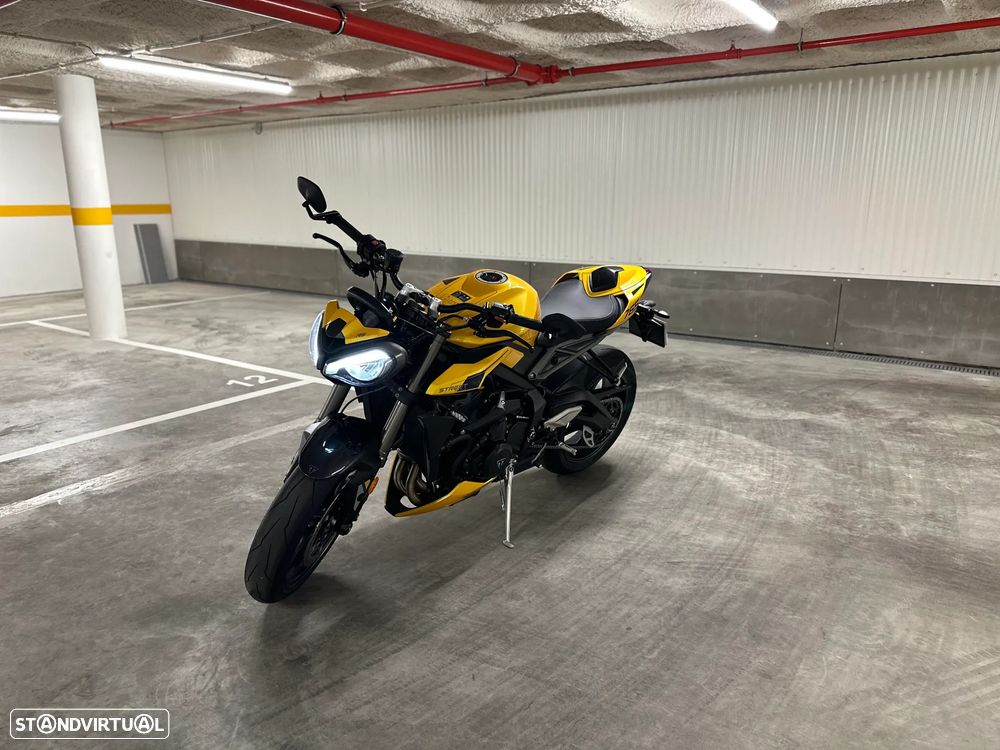 Triumph Street Triple RS - 12