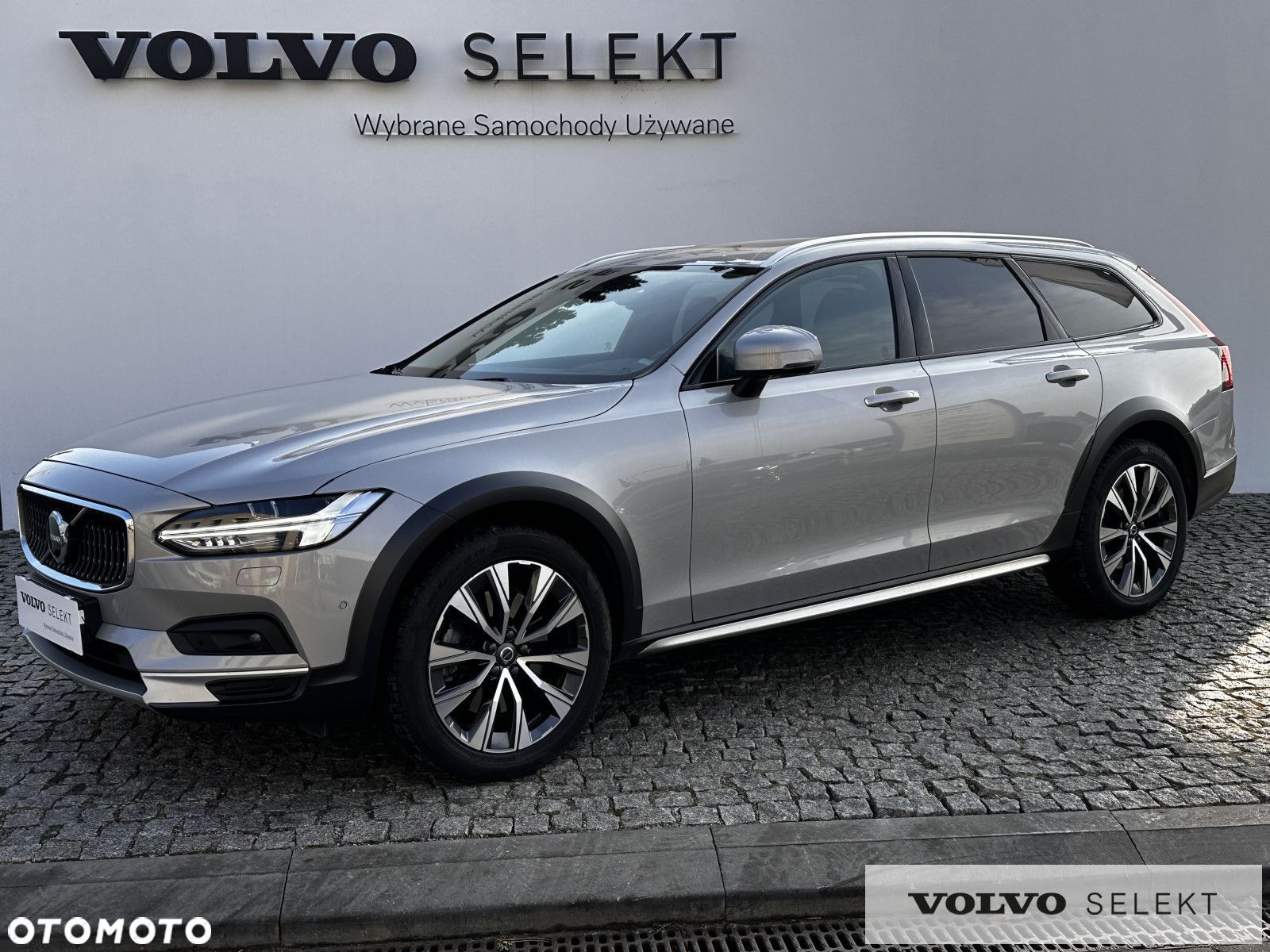 Volvo V90 Cross Country - 1