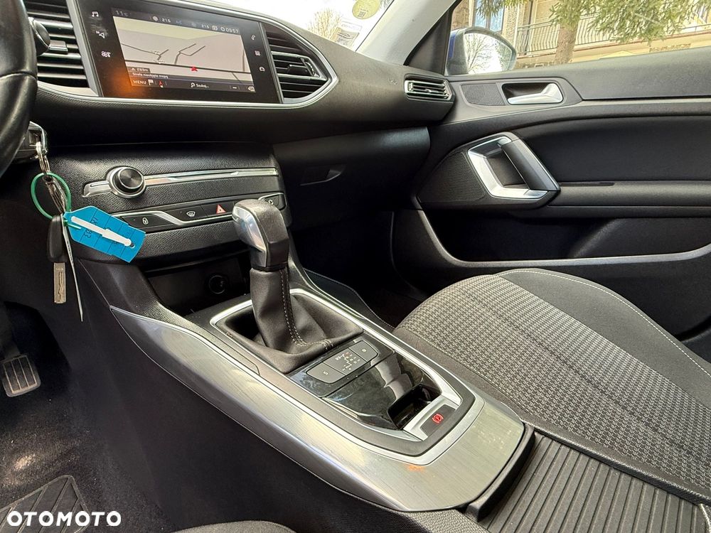 Peugeot 308 1.5 BlueHDi Active Pack Business S&S EAT8 - 23