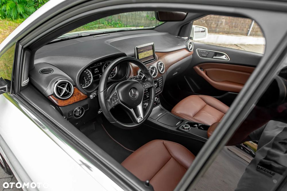 Mercedes-Benz Klasa B 200 7G-DCT AMG Line - 21