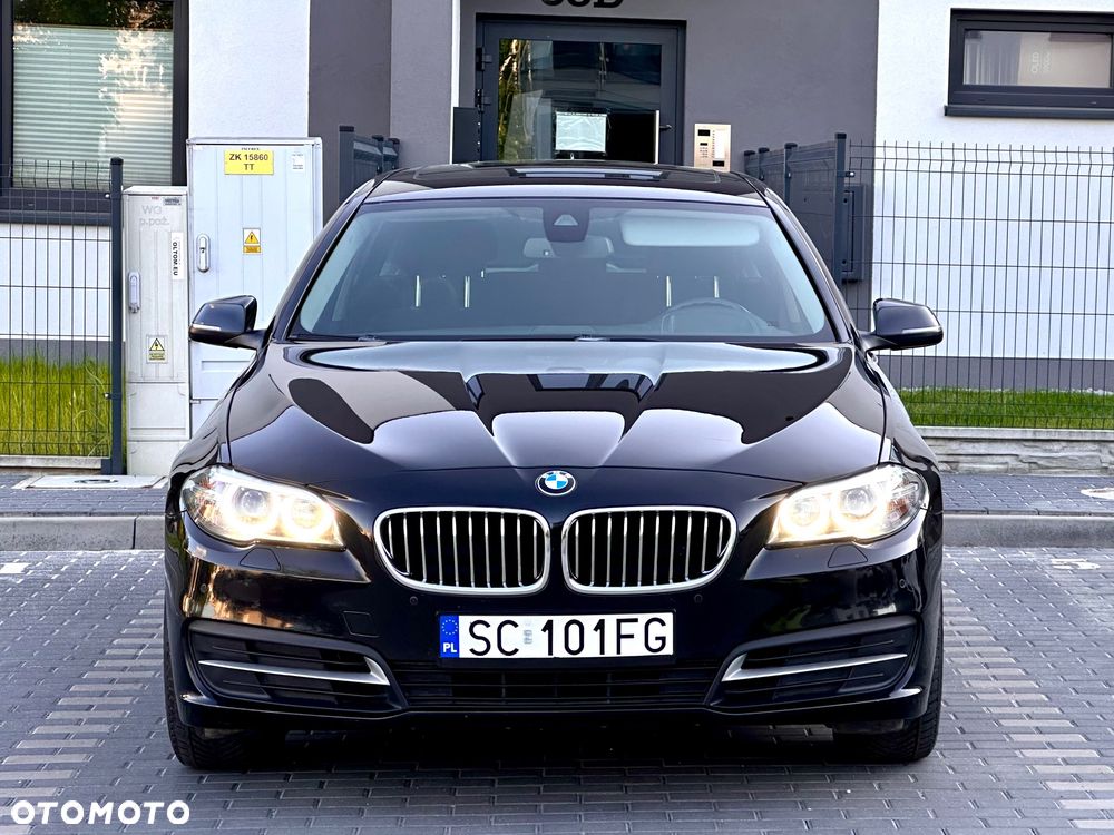 BMW Seria 5 525d xDrive Sport-Aut - 2
