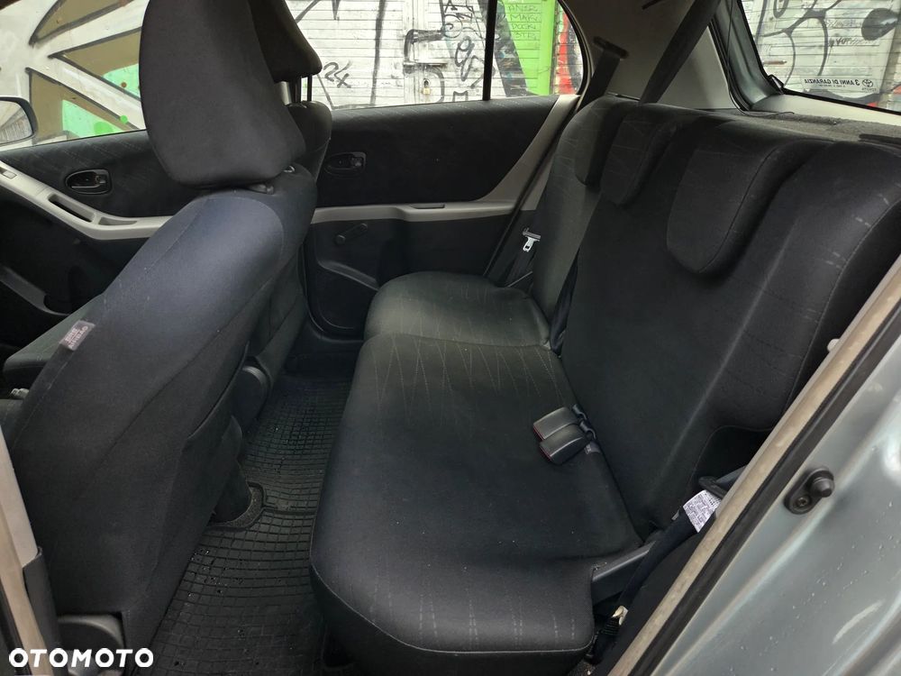 Toyota Yaris 1.3 - 10
