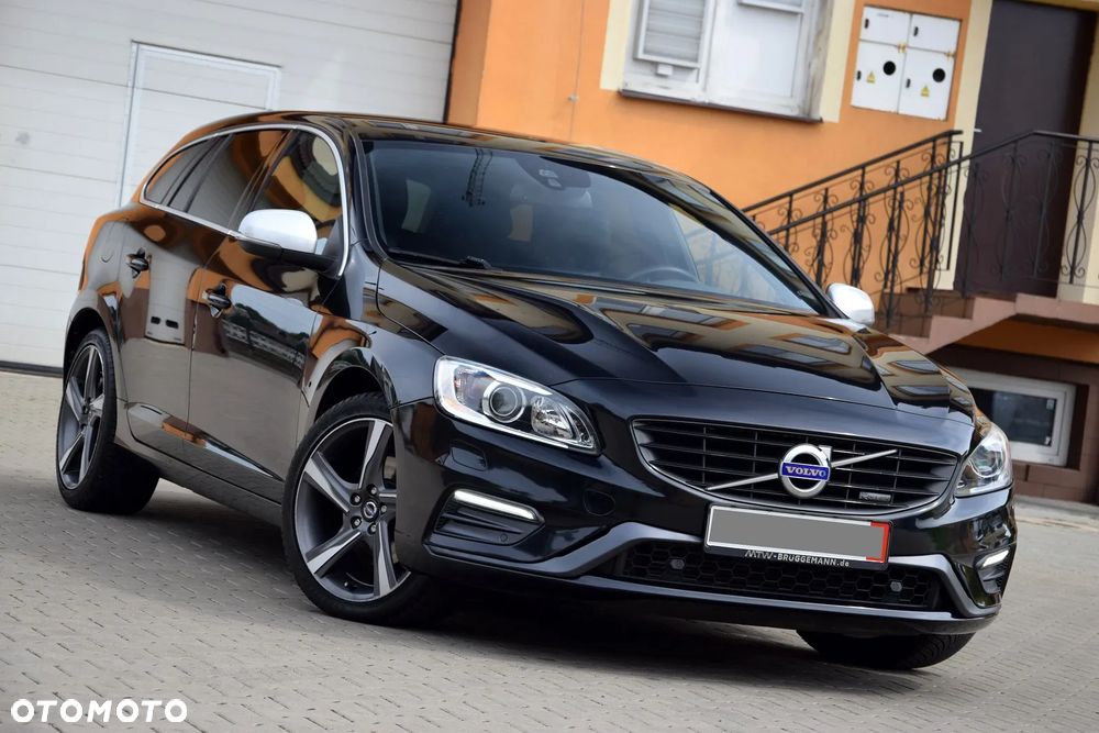 Volvo V60 D4 R-Design - 1