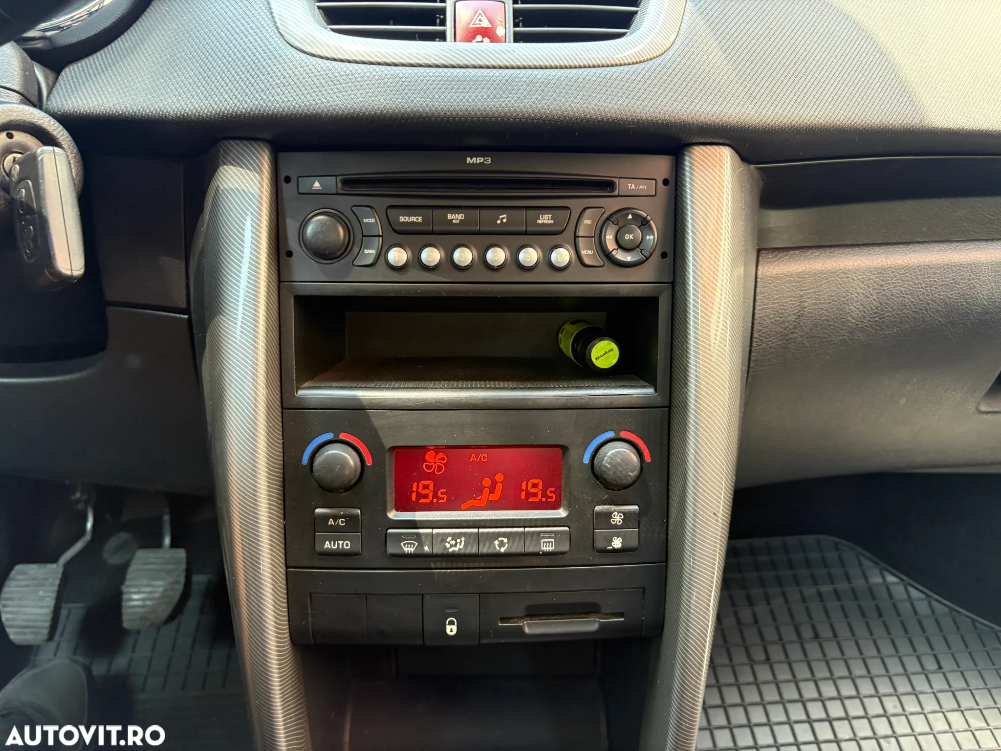 Peugeot 207 1.4E 16V Premium - 21