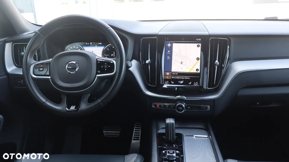 Volvo XC 60 B5 D AWD R-Design - 11