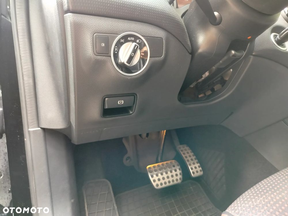 Mercedes-Benz Klasa A 200 CDI 7G-DCT AMG Line - 25