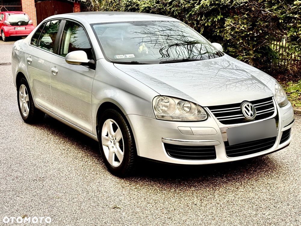 Volkswagen Jetta - 4