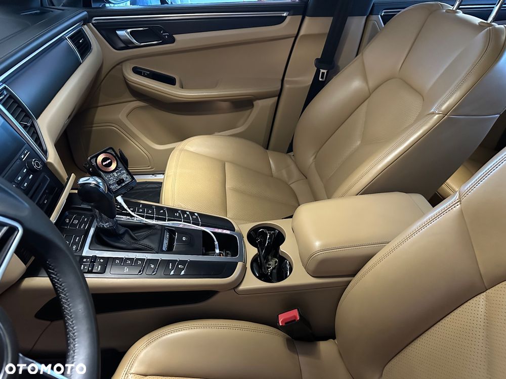 Porsche Macan - 16