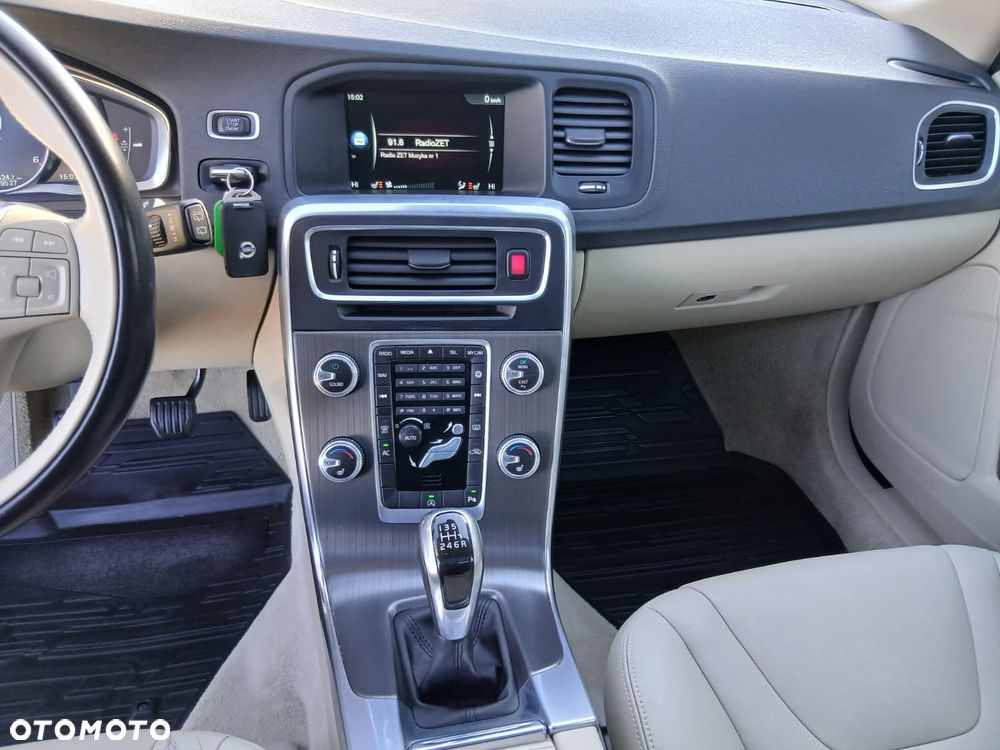 Volvo V60 Cross Country D3 Summum - 22