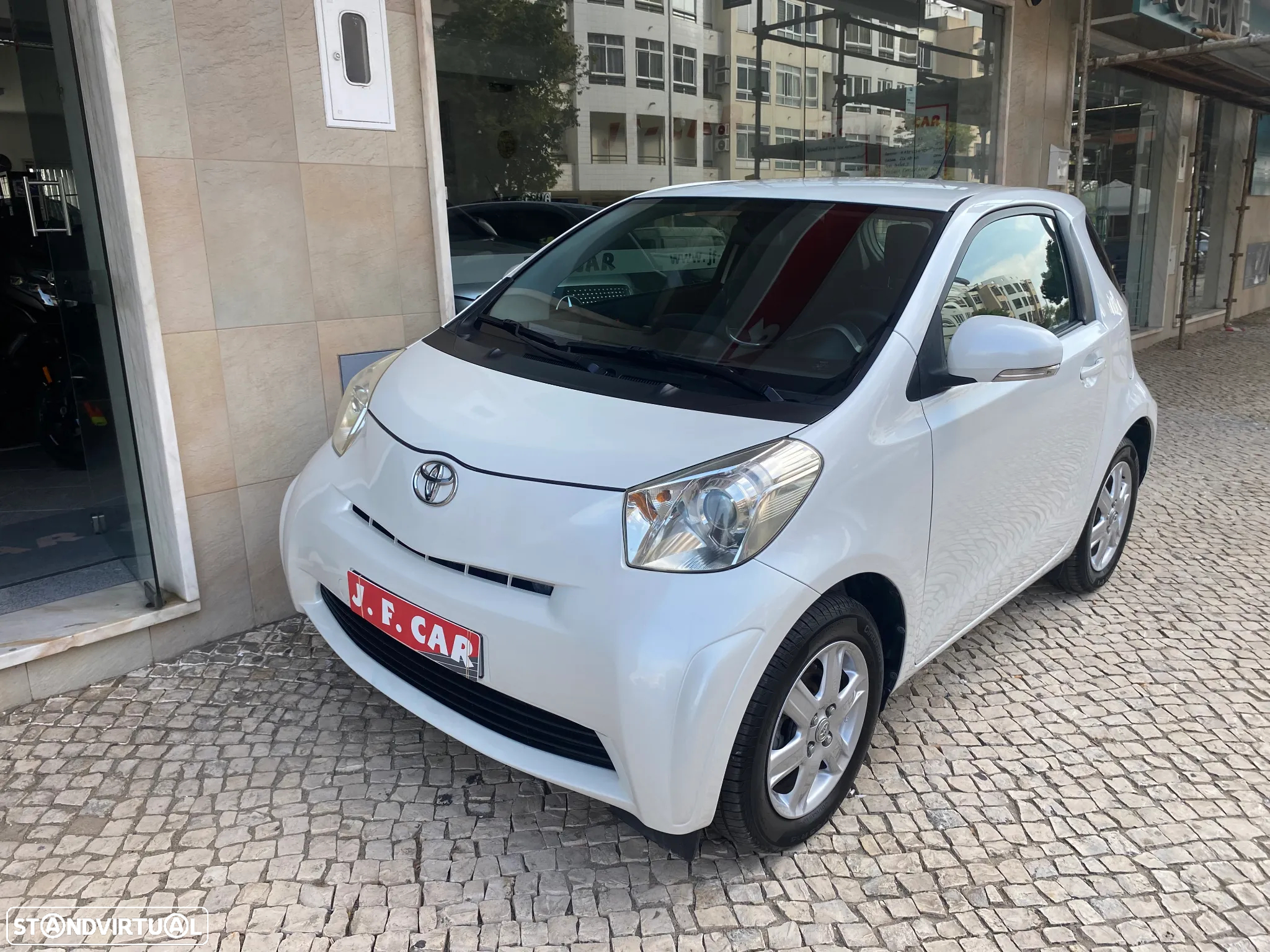 Toyota iQ 1.0 VVT-i - 13
