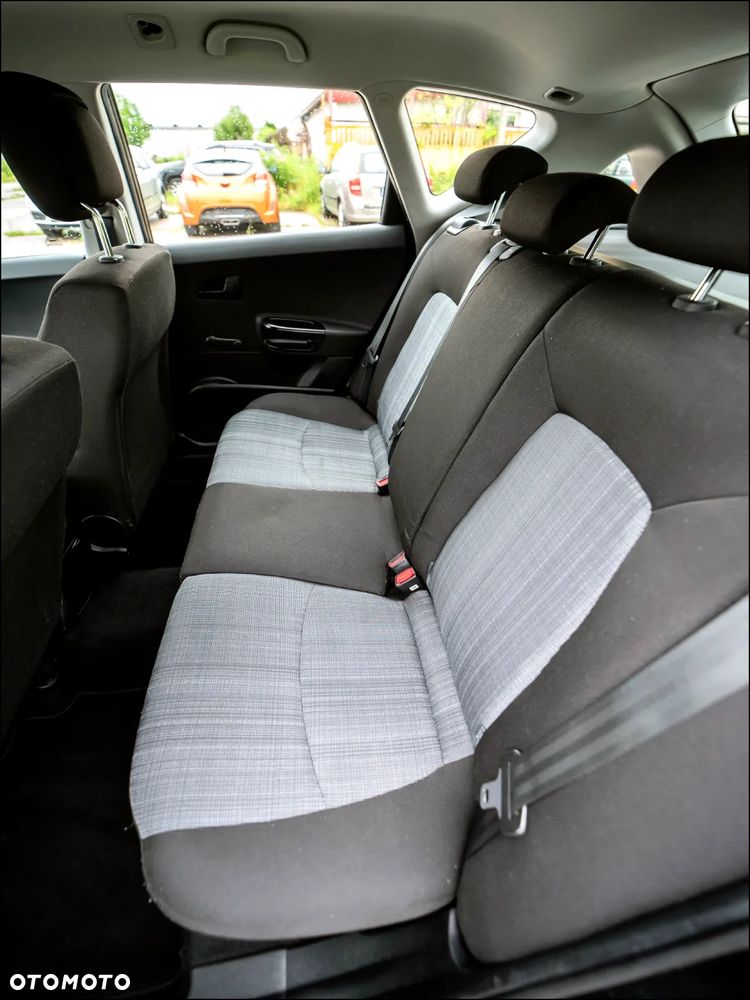 Kia Ceed - 32