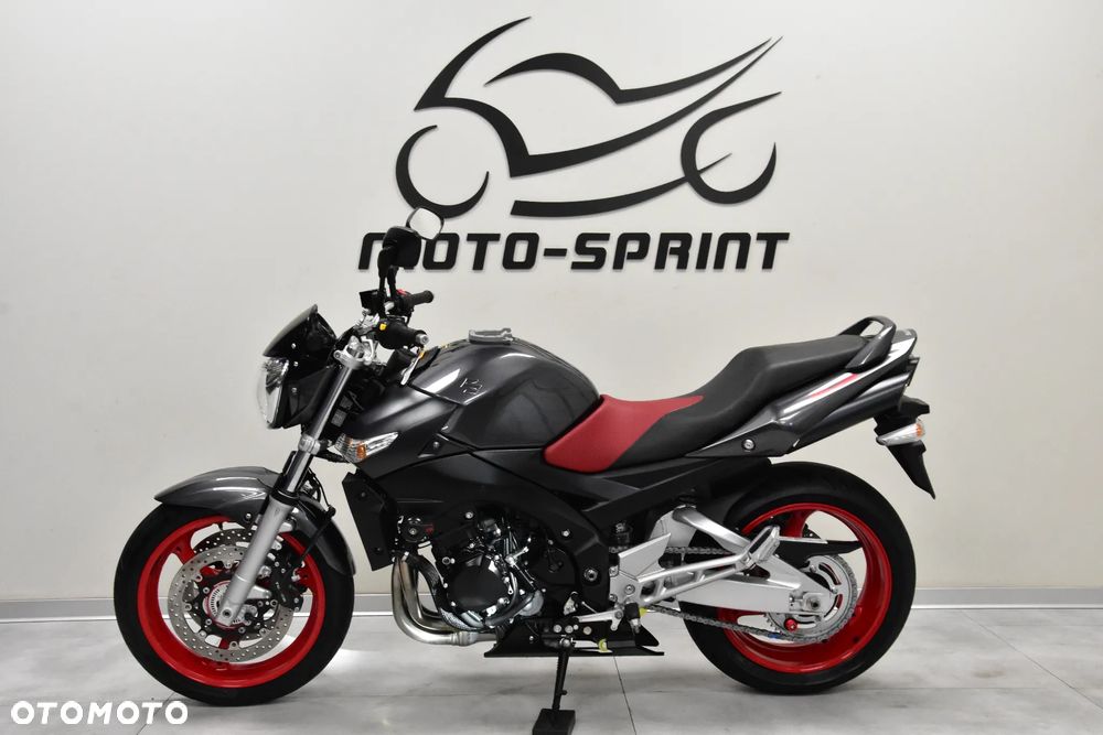 Suzuki GSR - 3