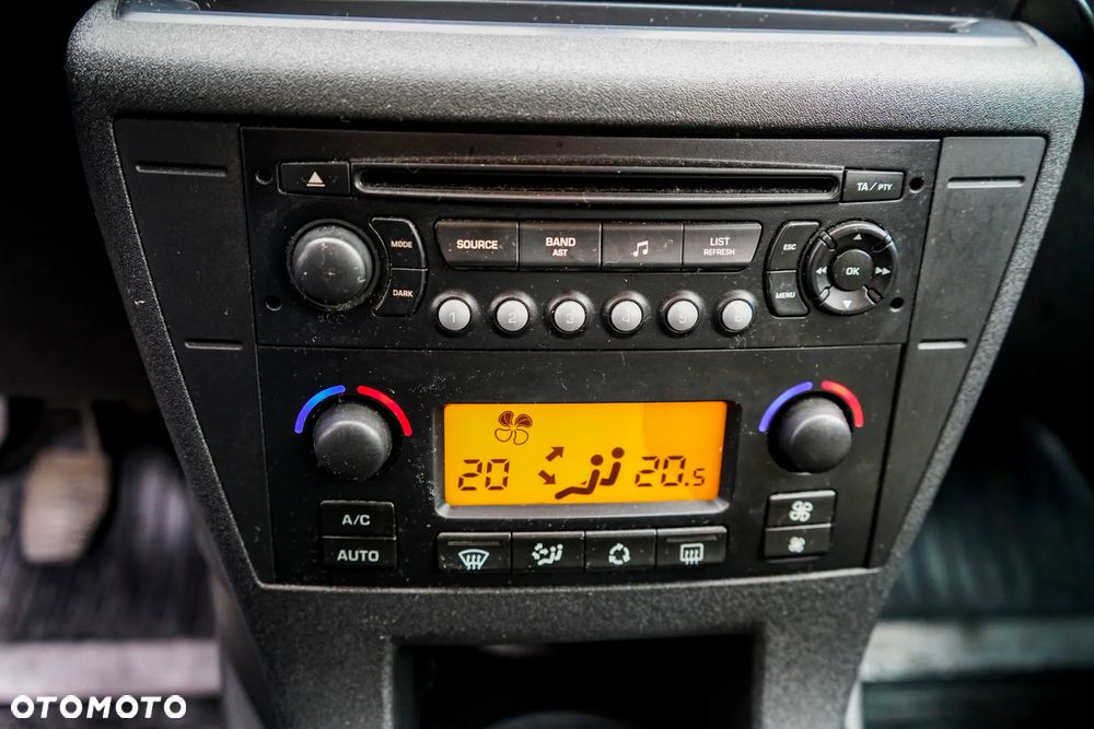 Citroën C4 1.6 HDi FAP Confort - 23
