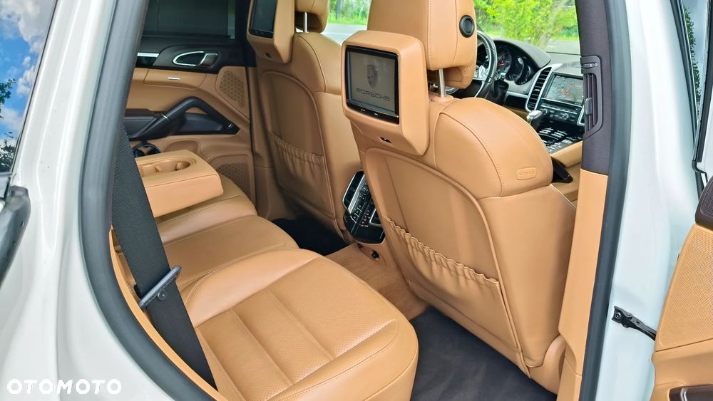 Porsche Cayenne Platinum Edition - 26