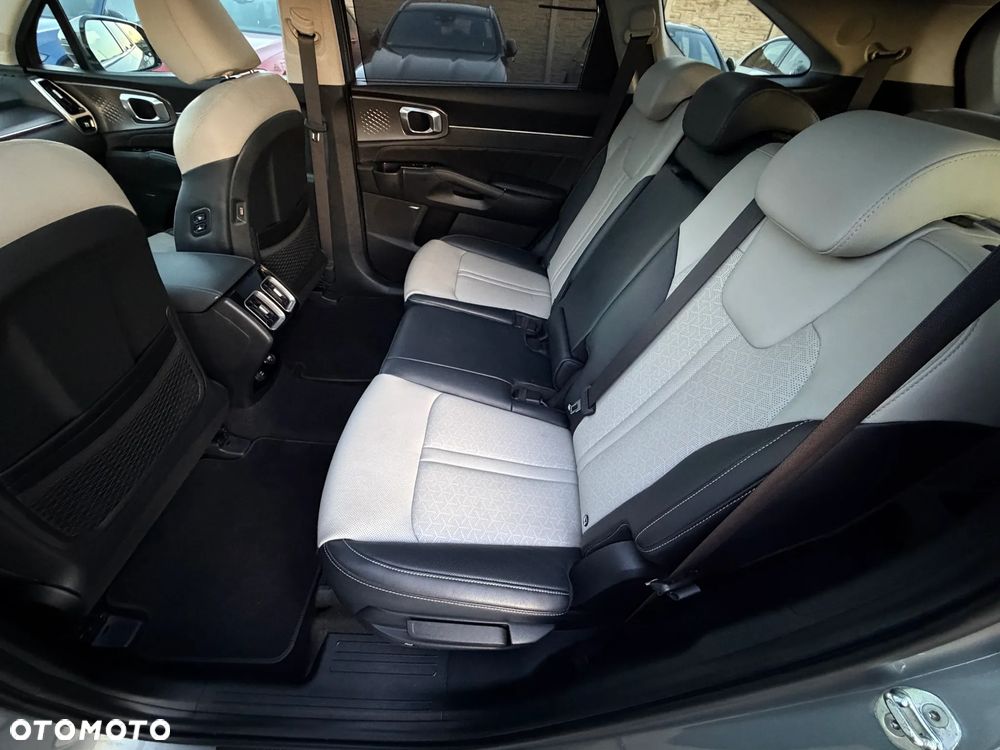 Kia Sorento - 33