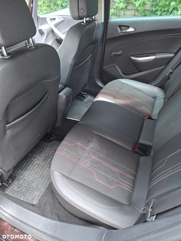 Opel Astra 1.4 Turbo 150 Jahre - 15