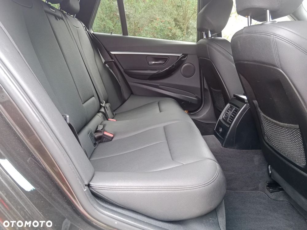 BMW Seria 3 318d Sport Line - 16
