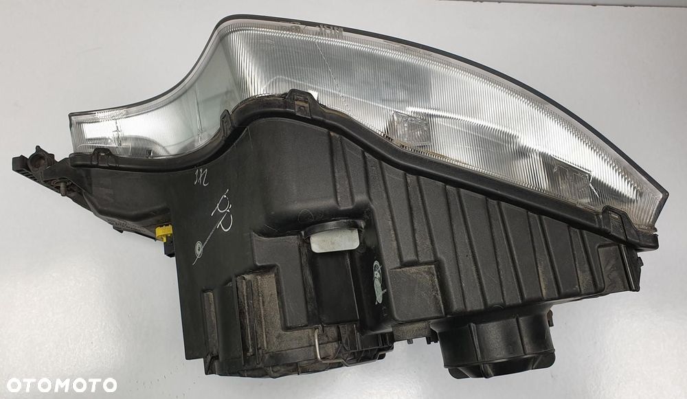 LAMPA PRAWY PRZÓD MERCEDES ACTROS MP4 A9608200339 - 2