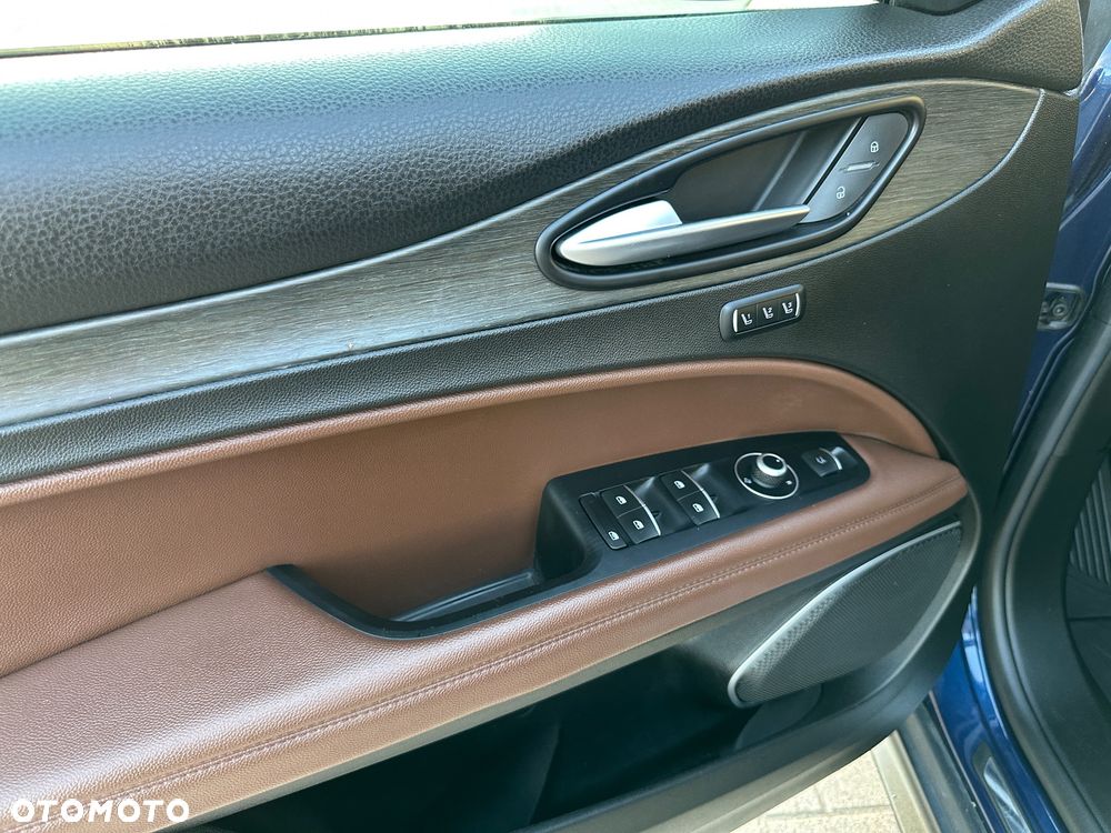 Alfa Romeo Stelvio 2.0 Turbo 16V AT8-Q4 Ti - 24