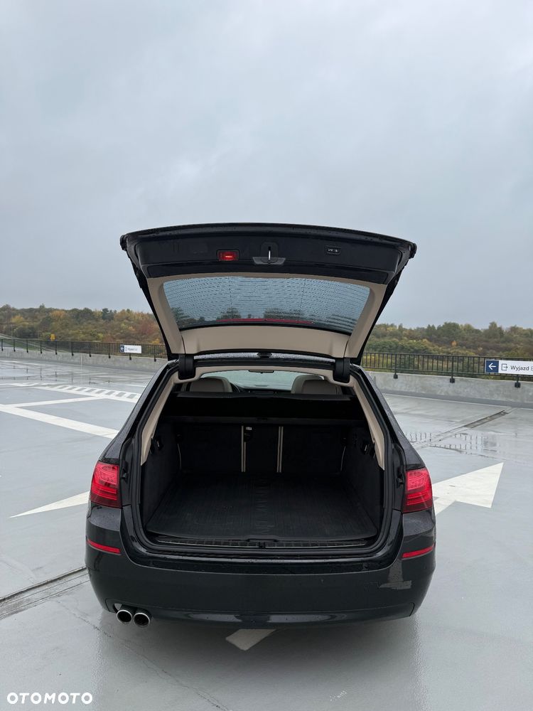 BMW Seria 5 525d Touring Luxury Line - 14