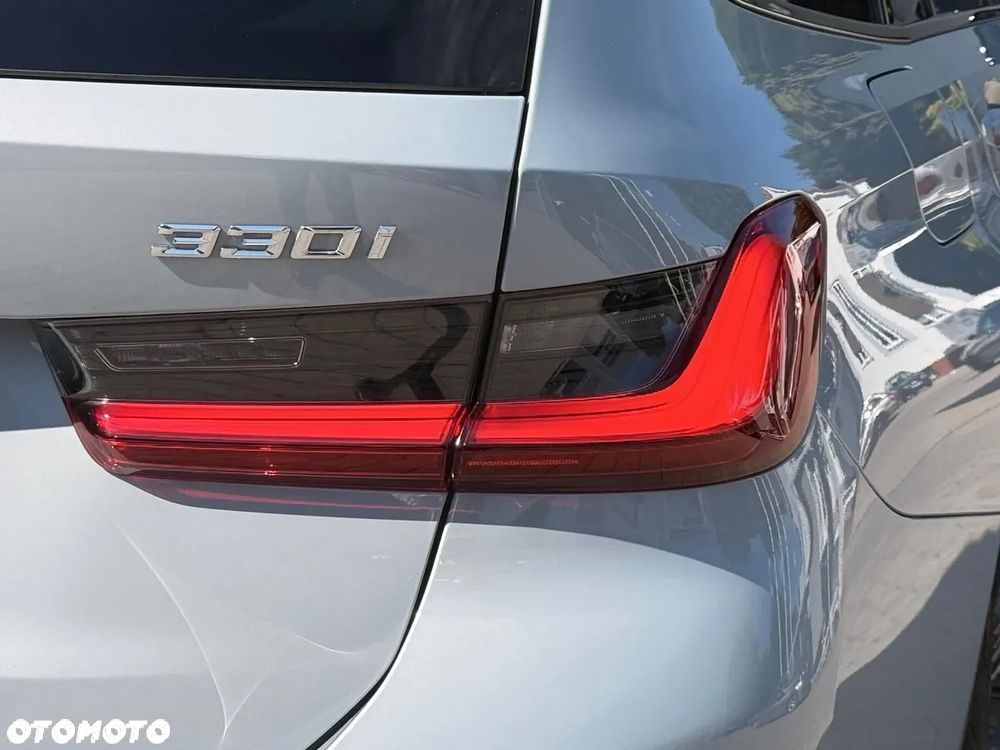BMW Seria 3 330i xDrive M Sport sport - 32