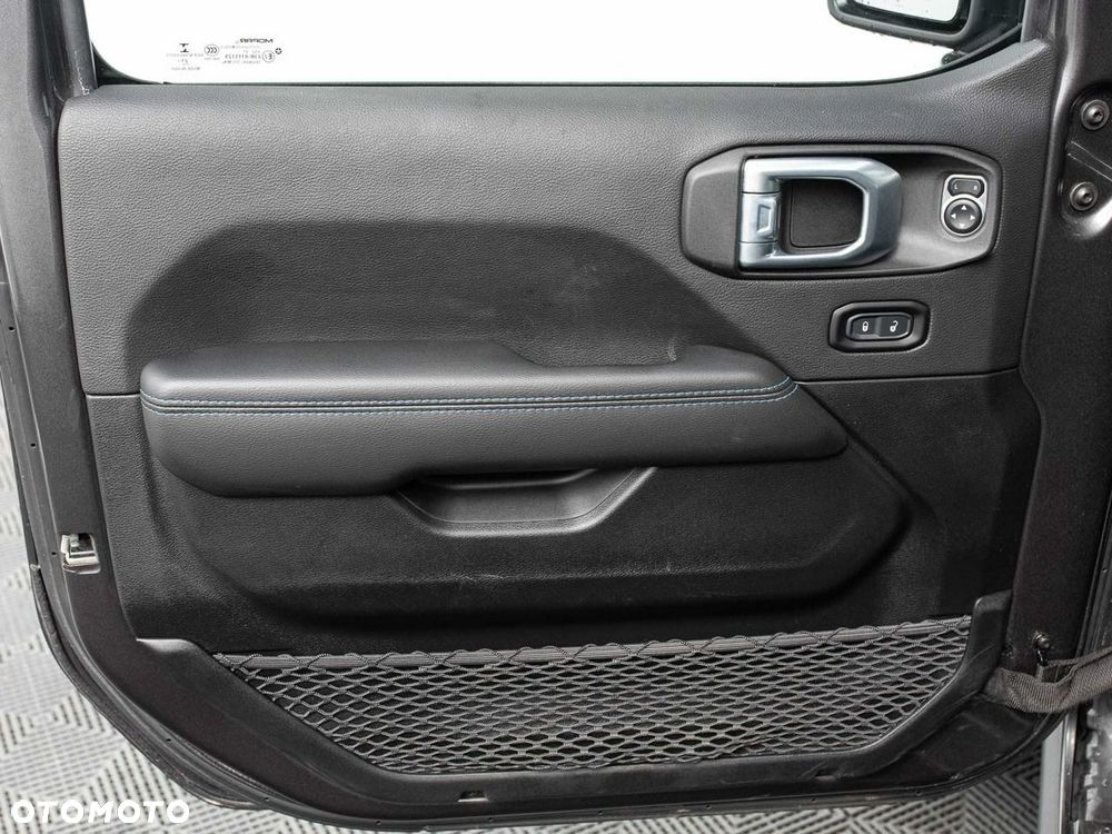 Jeep Wrangler - 10