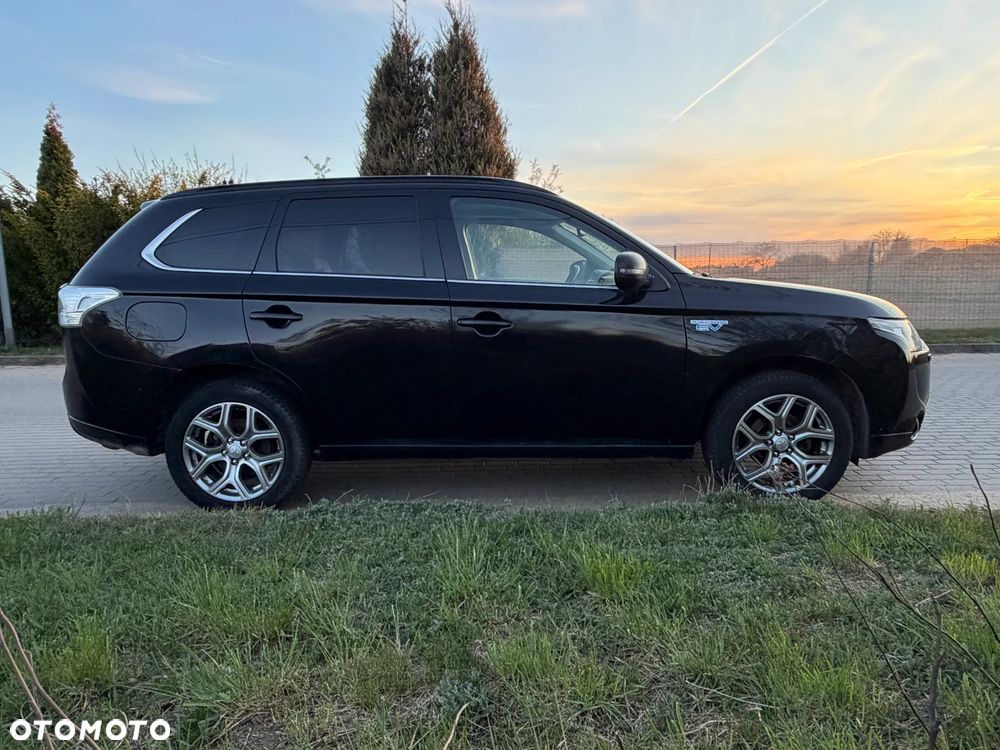 Mitsubishi Outlander Intense + - 19