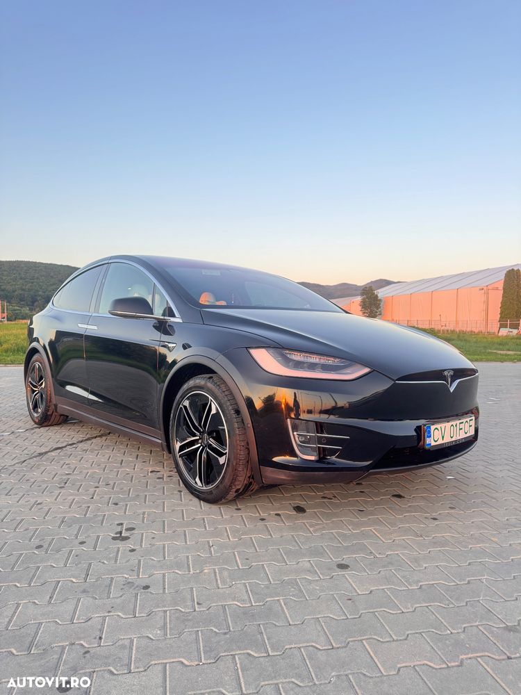 Tesla Model X - 22