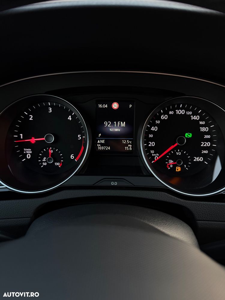 Volkswagen Passat - 33