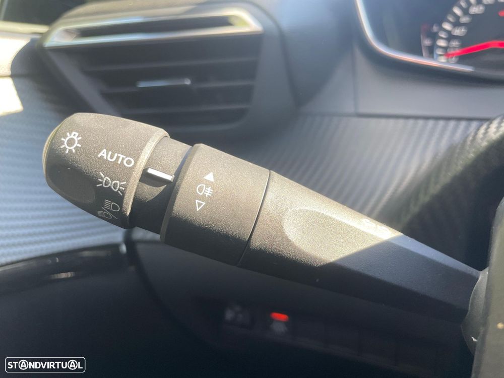 Peugeot 208 1.2 PureTech Allure - 17