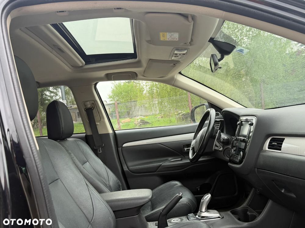 Mitsubishi Outlander 2.0 4WD Plus - 14