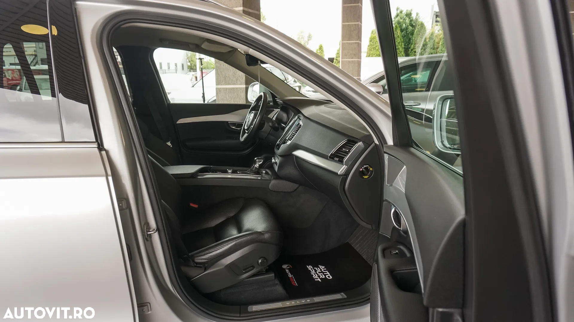 Volvo XC 90 D5 AWD Geartronic RDesign - 26