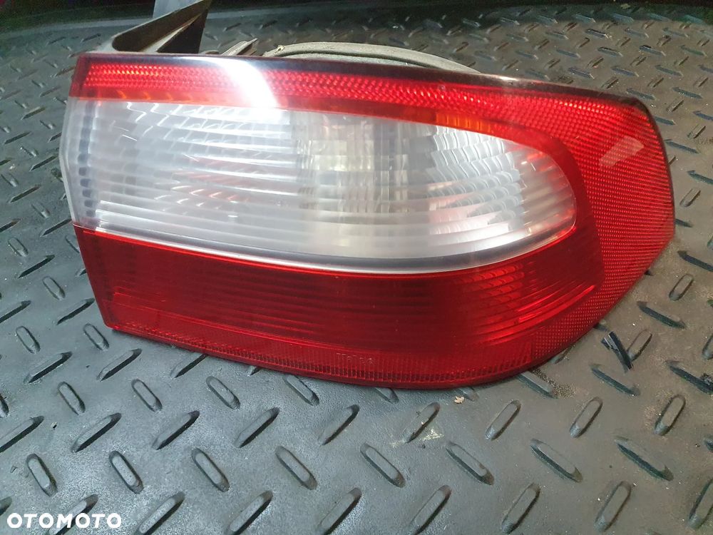 RENAULT LAGUNA II HB LAMPA PRAWY TYŁ TYLNA - 1