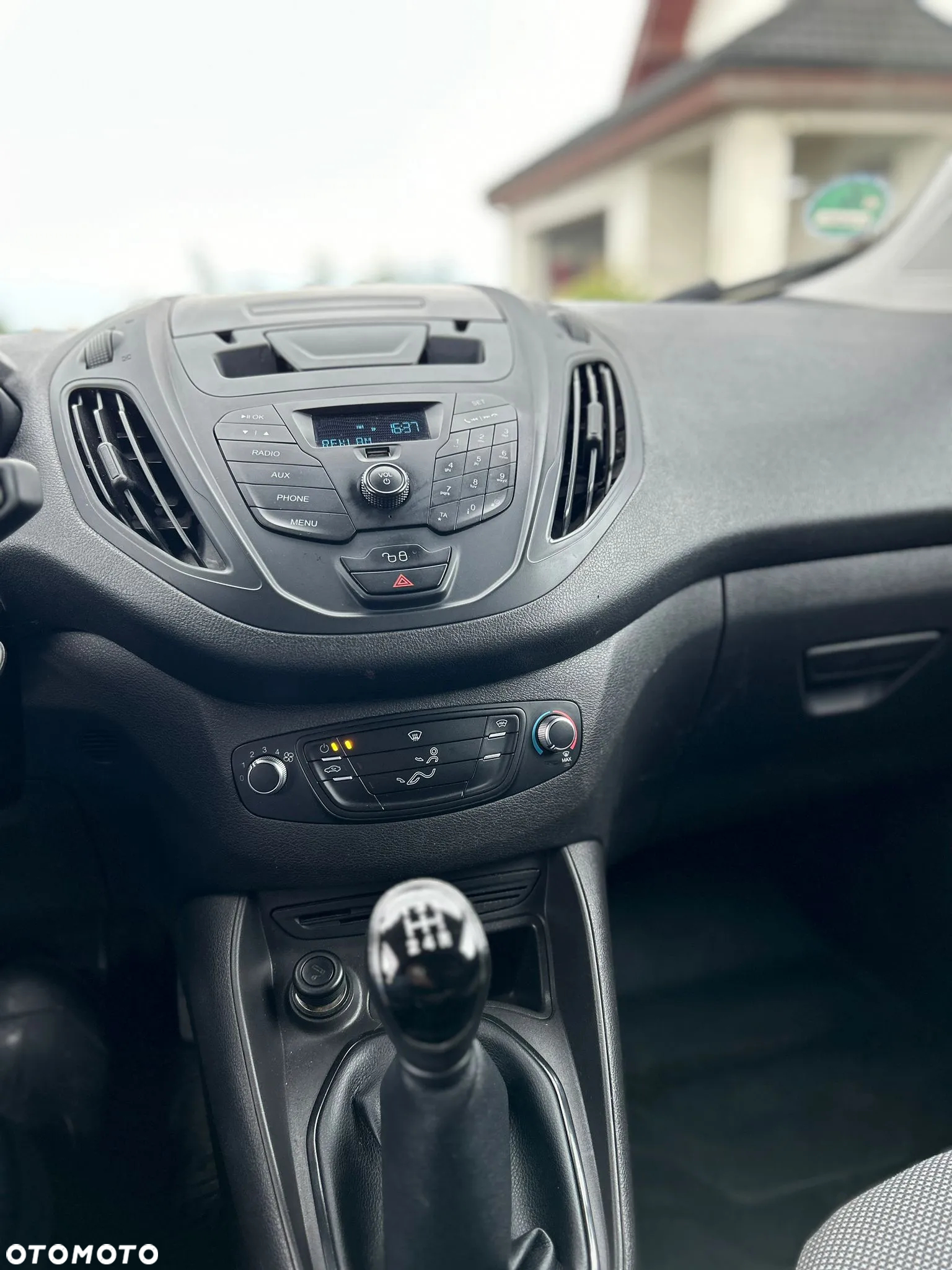 Ford Transit Courier - 14