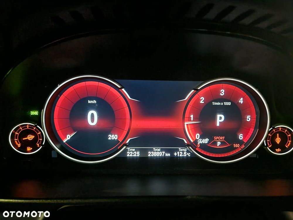 BMW Seria 5 520d xDrive - 16