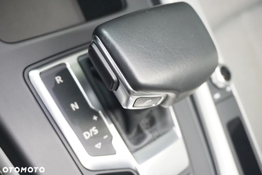 Audi A4 Avant 40 TFSI quattro S tronic - 32