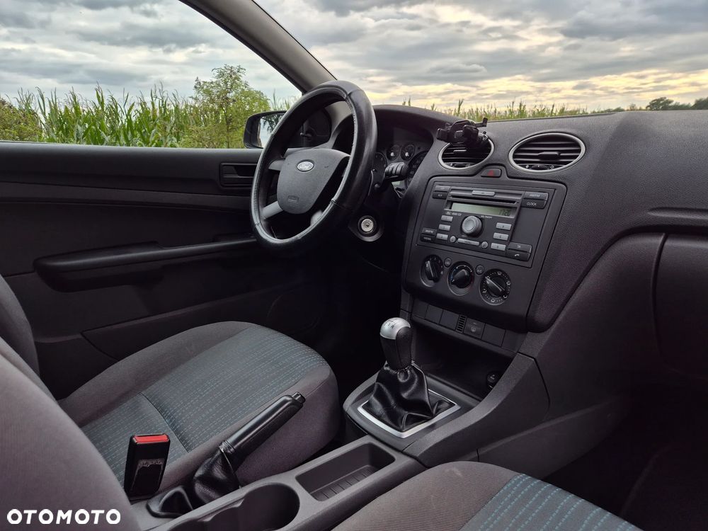Ford Focus 1.4 Ambiente - 16