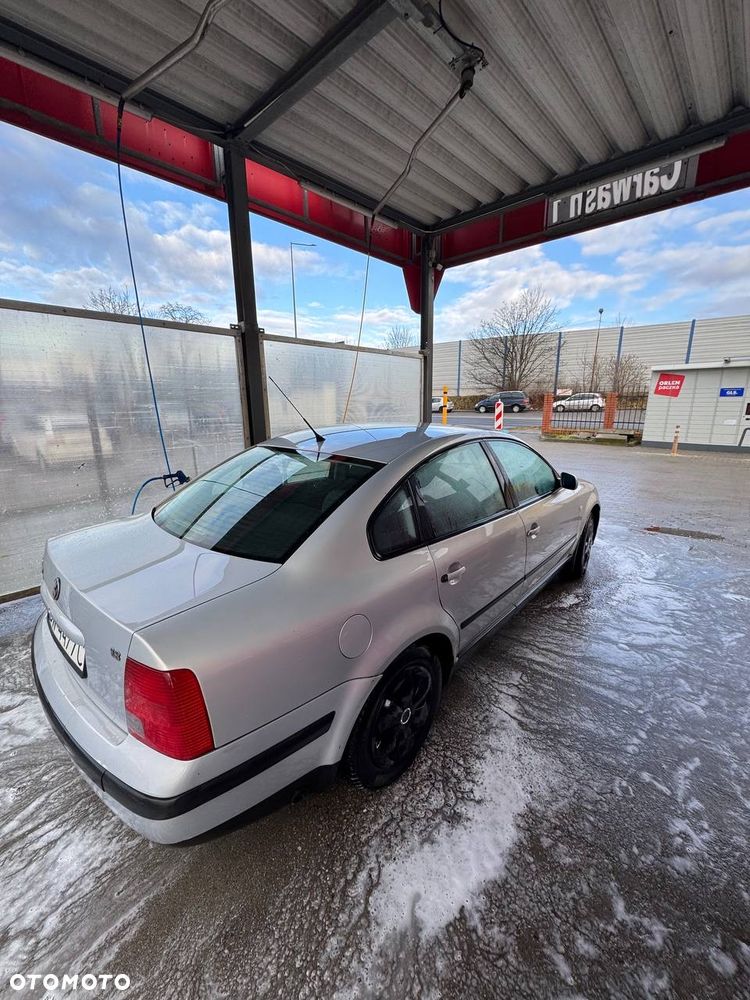 Volkswagen Passat 1.8 - 16