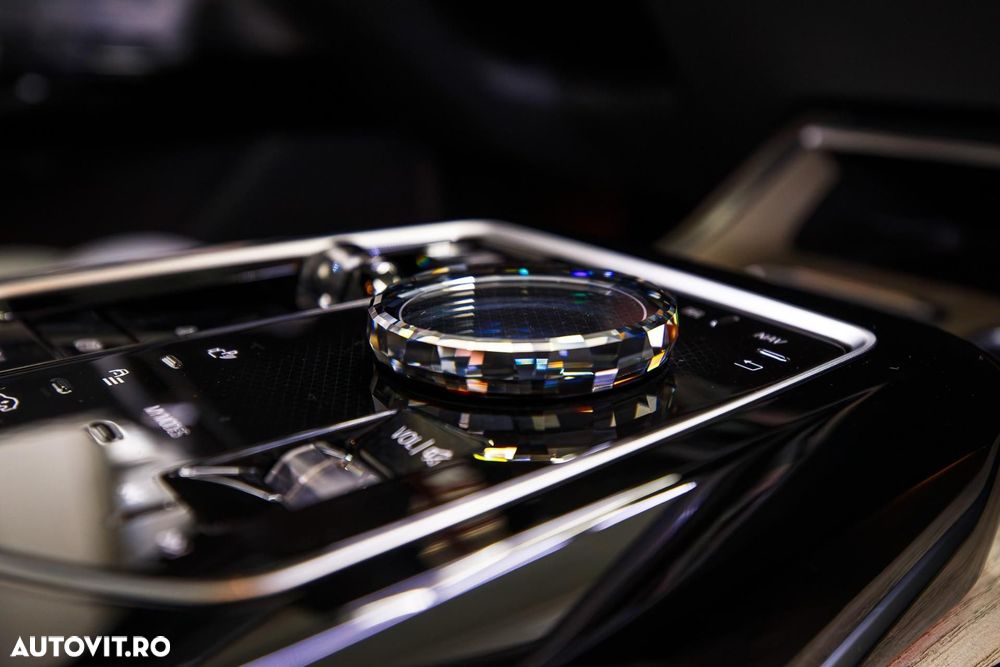 BMW M7 M760e xDrive AT PHEV - 32