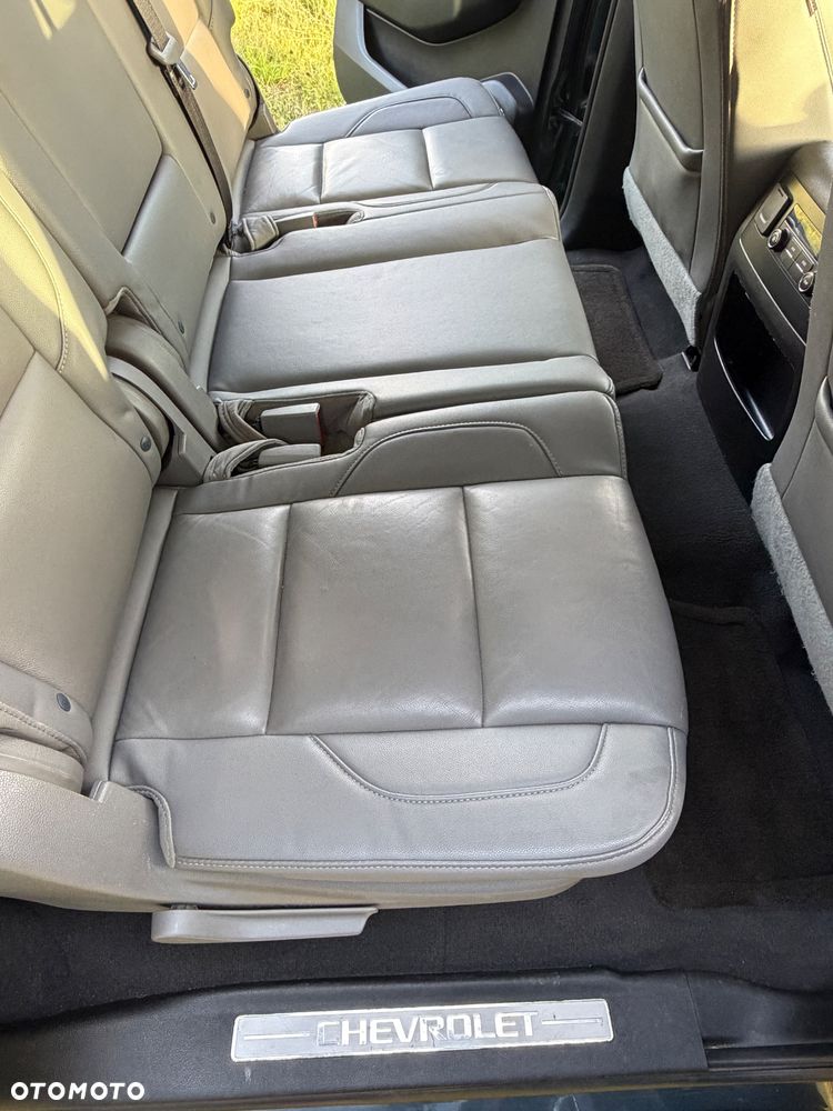 Chevrolet Suburban - 17