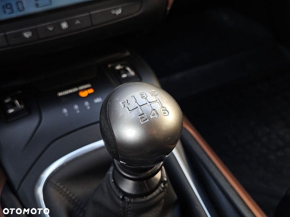 Toyota Avensis 1.8 Premium EU5 - 35