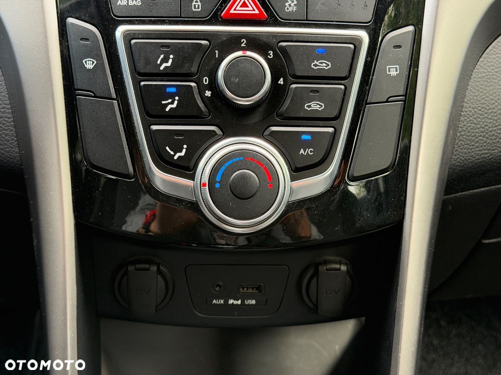 Hyundai i30 blue 1.4 Classic Navigation - 24