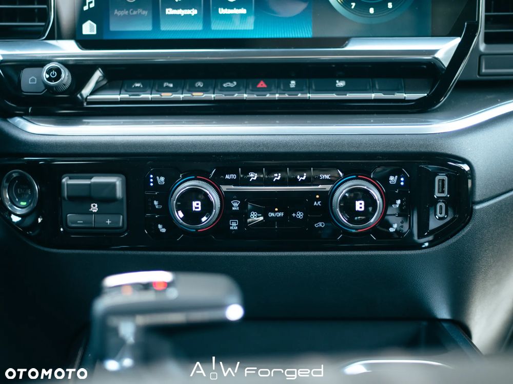 Chevrolet Silverado - 29